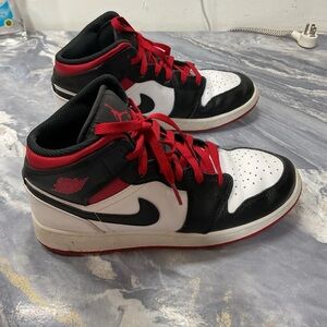 Air Jordan 1 Mid Black White Red Sneaker size 7Y